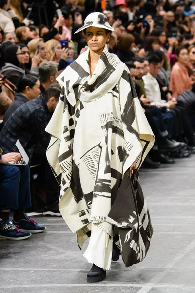 Look 28